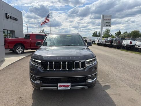 Used 2023 Jeep Wagoneer Series II w/ Convenience Group I AWD/4WD image 3