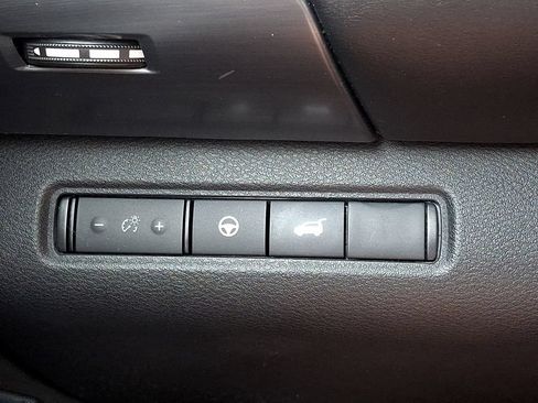 Used 2022 Nissan Pathfinder SL AWD/4WD image 26