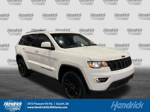 Used 2018 Jeep Grand Cherokee Laredo image 1