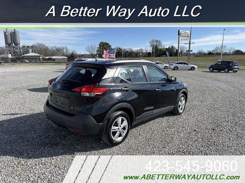 Used 2019 Nissan Kicks S FWD image 3