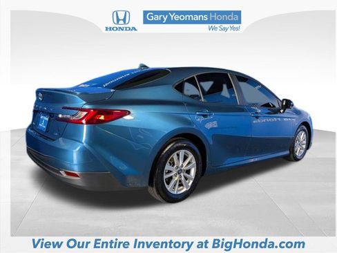 Used 2025 Toyota Camry LE w/ Convenience Package FWD image 5