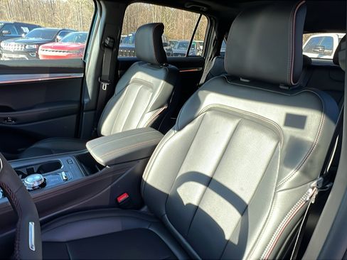 Used 2024 Jeep Wagoneer Launch Edition image 18