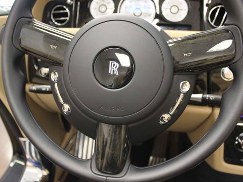 Used 2014 Rolls-Royce Phantom Drophead Coupe RWD image 11