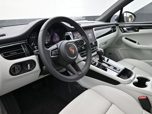 New 2025 Porsche Macan S image 4