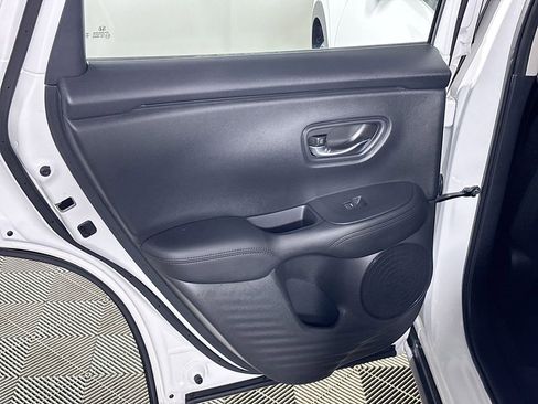 Used 2025 Honda HR-V LX image 18