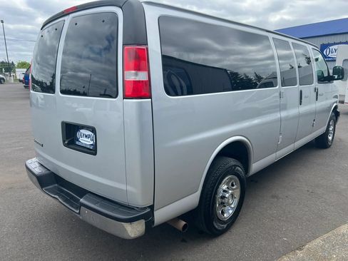 Used 2017 Chevrolet Express 3500 LT w/ LT Preferred Equipment Group RWD image 11
