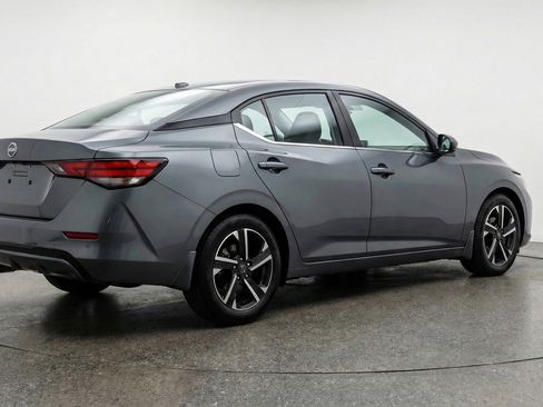 Used 2025 Nissan Sentra SV image 9