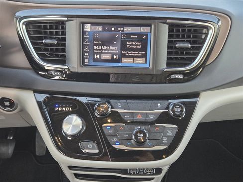 Used 2024 Chrysler Voyager LX image 13