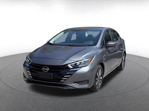 Used 2025 Nissan Versa SV FWD image 5