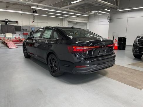 New 2026 Volkswagen Jetta SE FWD image 2