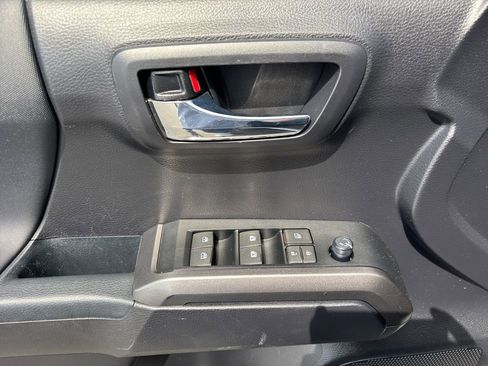 Used 2019 Toyota Tacoma TRD Off-Road AWD/4WD image 21
