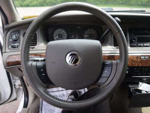 Used 2011 Mercury Grand Marquis LS RWD image 4