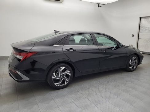Used 2025 Hyundai Elantra SEL image 10
