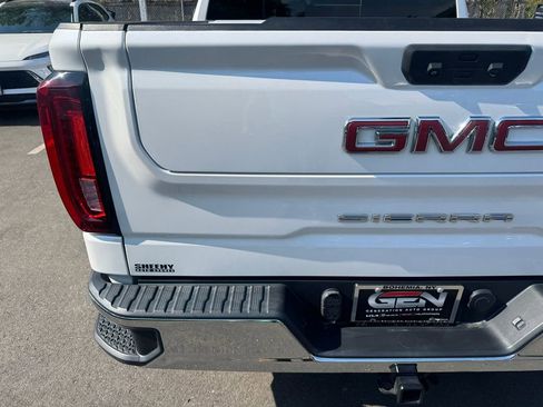 Used 2023 GMC Sierra 1500 SLT w/ SLT Convenience Package AWD/4WD image 40