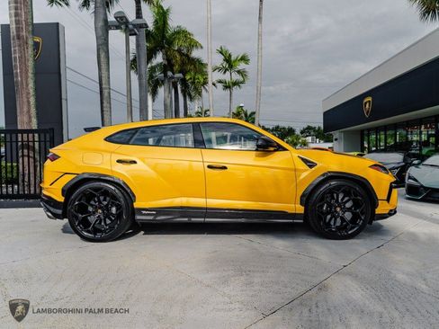Used 2023 Lamborghini Urus Performante AWD/4WD image 7