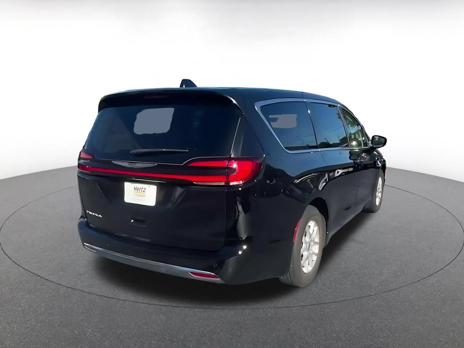 Used 2024 Chrysler Pacifica Touring-L FWD image 12