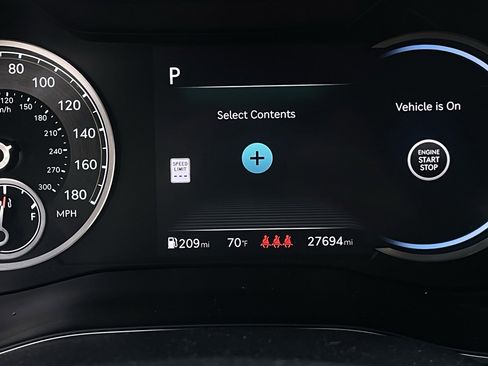 Used 2025 Genesis G70 2.5T image 15