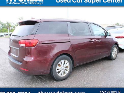 Used 2016 Kia Sedona LX w/ LX Convenience Package image 3