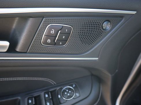 Used 2024 Ford Edge Titanium image 18