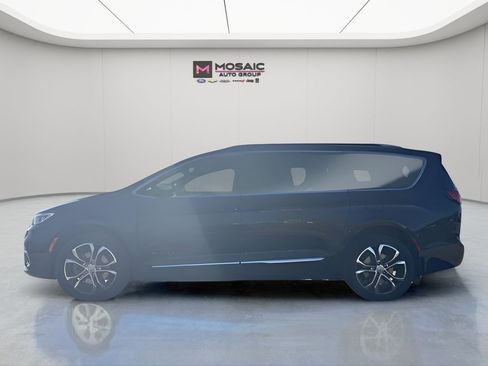 New 2026 Chrysler Pacifica Pinnacle image 6
