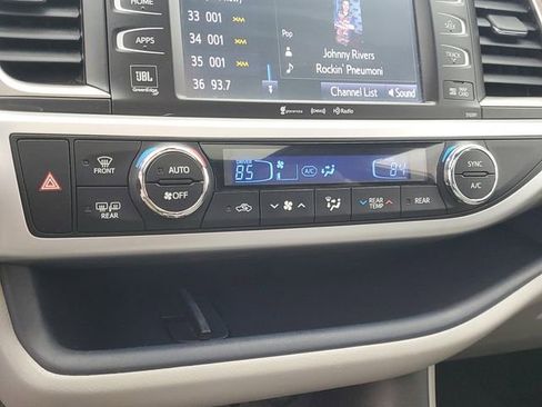 Used 2019 Toyota Highlander Limited image 31