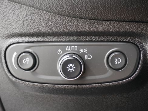 Used 2018 Chevrolet Equinox Premier FWD image 22