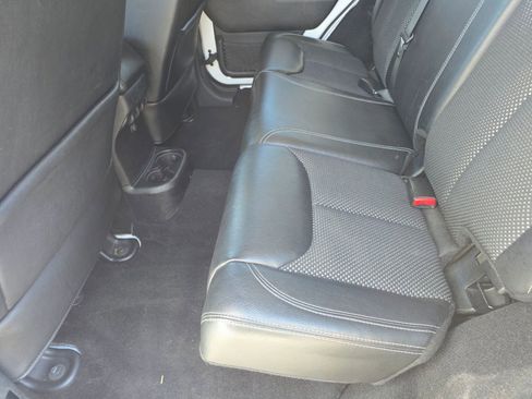 Used 2015 Jeep Wrangler Unlimited Sahara image 16