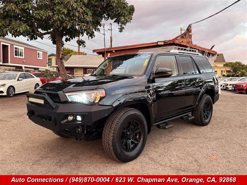 Used 2017 Toyota 4Runner SR5 AWD/4WD image 2