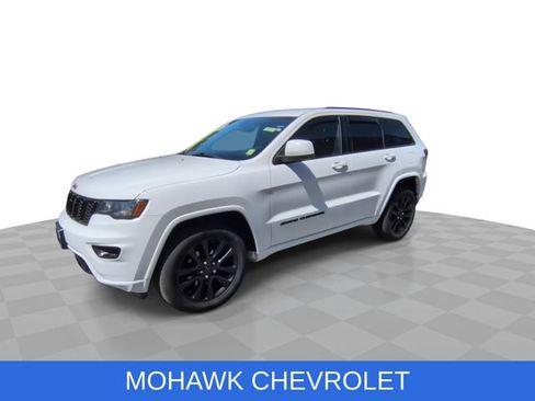 Used 2019 Jeep Grand Cherokee Altitude AWD/4WD image 4
