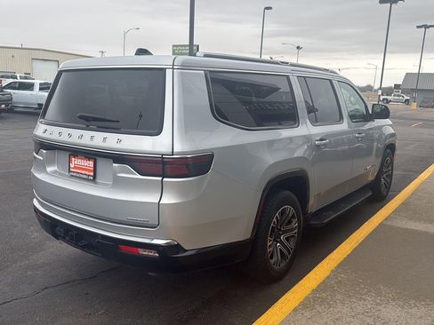 Used 2024 Jeep Wagoneer L Series II w/ Flexible Seating Group image 5