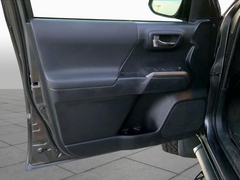 Used 2019 Toyota Tacoma TRD Sport RWD image 21