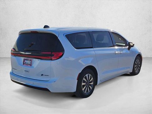 Used 2024 Chrysler Pacifica Limited FWD image 5