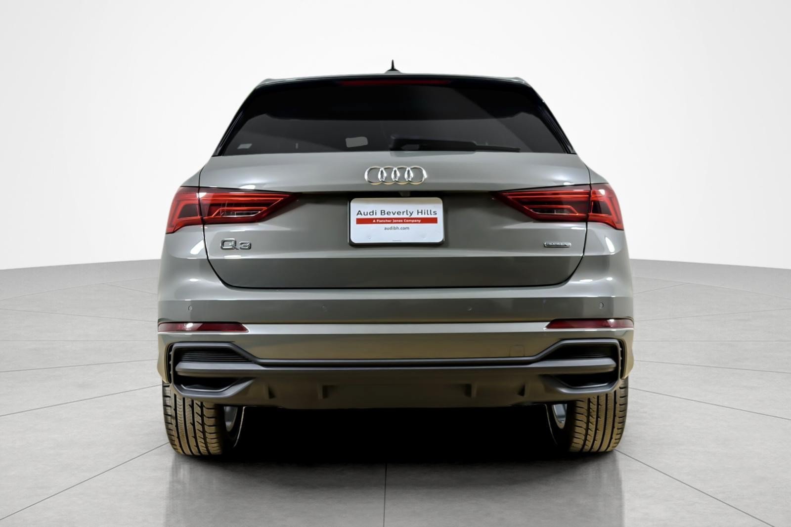 Used 2023 Audi Q3 2.0T Premium w/ Convenience Package AWD/4WD image 4