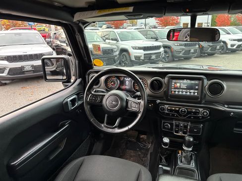Used 2022 Jeep Gladiator Sport image 33