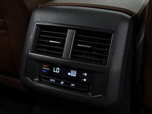 Used 2023 Volkswagen Atlas SEL AWD/4WD image 17