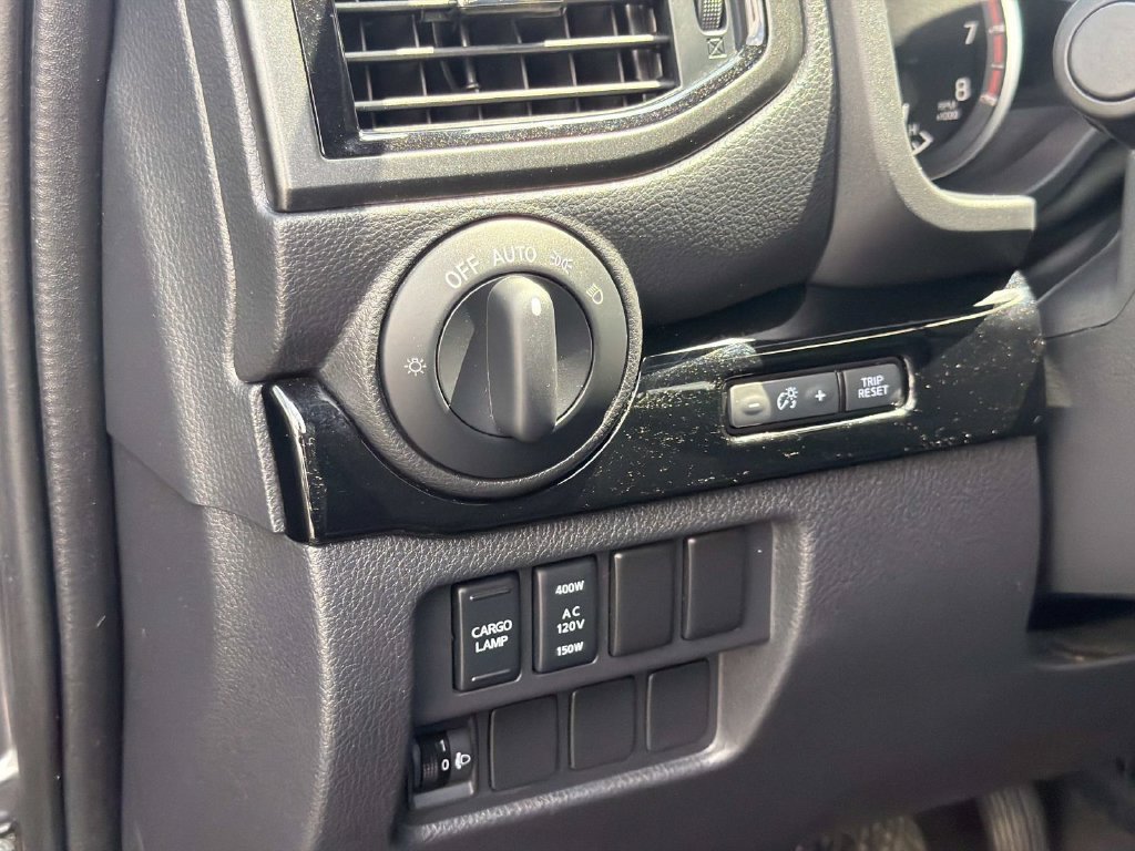 Used 2023 Nissan Titan SV w/ SV Convenience Package AWD/4WD image 23