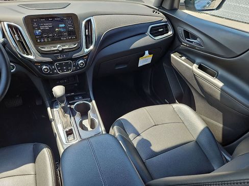 Used 2024 Chevrolet Equinox Premier FWD image 12