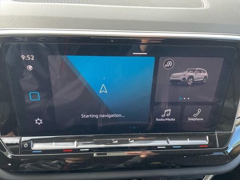 Certified 2025 Volkswagen Atlas SE image 23