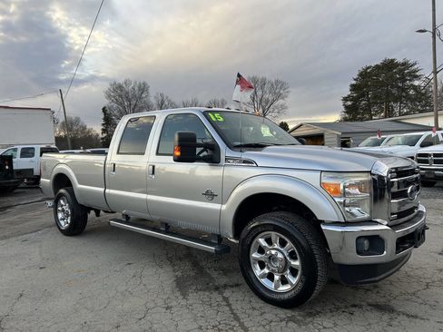 Used 2015 Ford F350 Lariat w/ Lariat Interior Package image 4