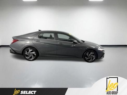 Used 2025 Hyundai Elantra SEL FWD image 5