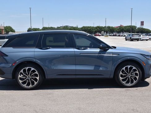 New 2026 Lincoln Nautilus Reserve AWD/4WD image 34