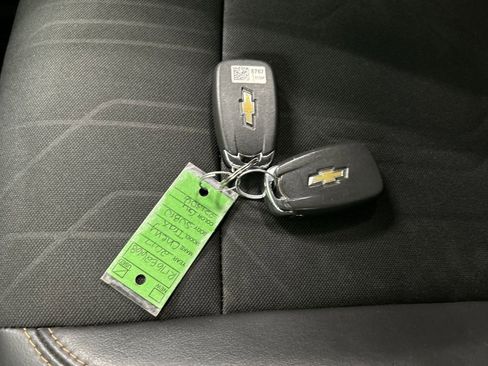 Used 2017 Chevrolet Trax LT w/ LT Convenience Package AWD/4WD image 12