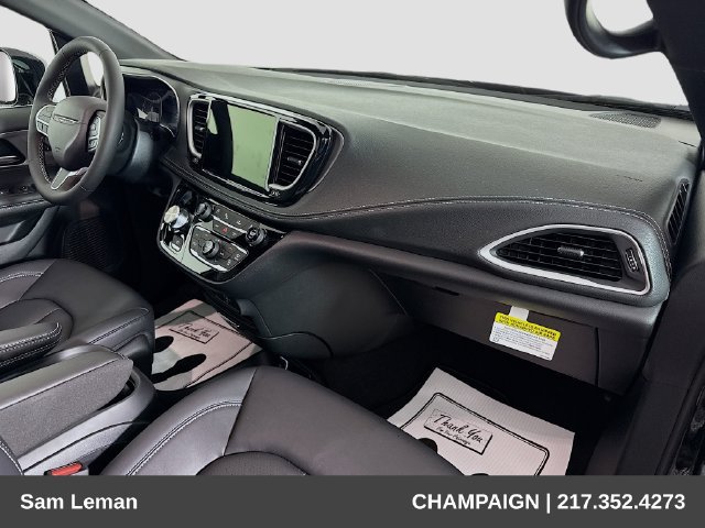 New 2027 Chrysler Pacifica Select FWD image 29