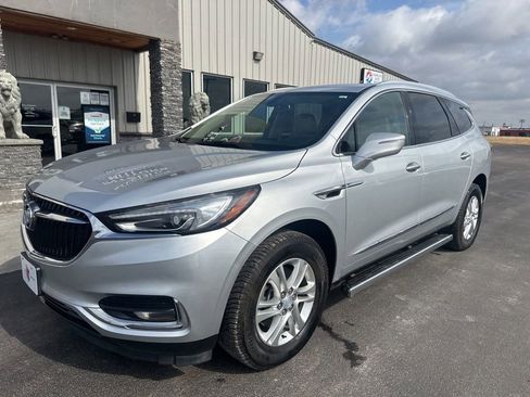Used 2019 Buick Enclave Essence image 2