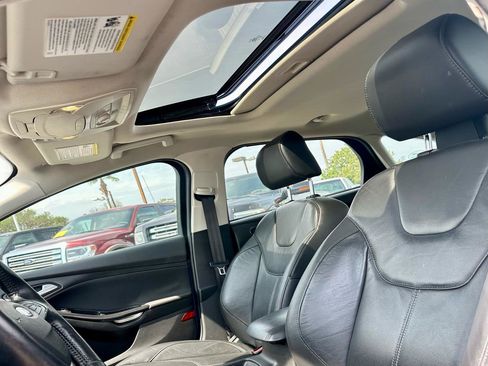Used 2016 Ford Focus Titanium w/ Titanium Technology Package FWD image 5
