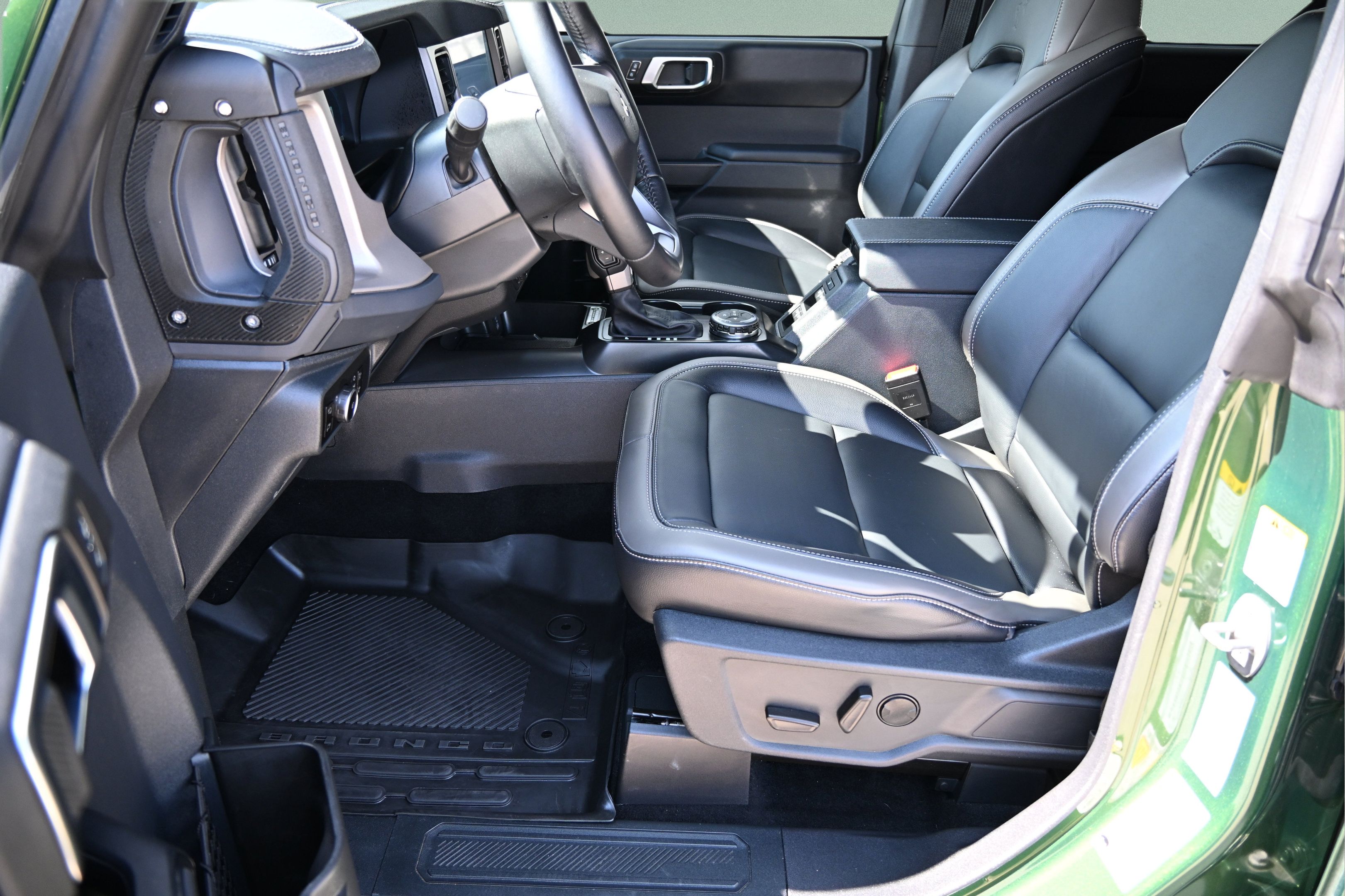Used 2025 Ford Bronco Outer Banks AWD/4WD image 18