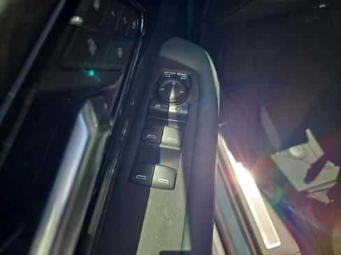 New 2026 GMC Yukon XL AT4 w/ AT4 Premium Plus Package AWD/4WD image 18