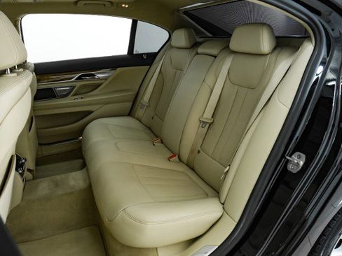 Used 2017 BMW 740i xDrive image 35