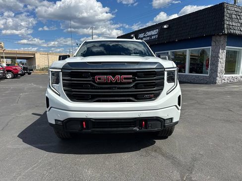 Used 2022 GMC Sierra 1500 AT4 w/ AT4 Premium Package AWD/4WD image 2