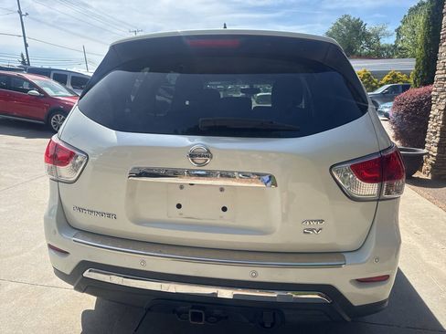 Used 2016 Nissan Pathfinder SV w/ Trailer Tow Package AWD/4WD image 4